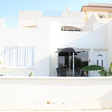 דירה Lovely 2 Bedroom Ground Floor פאראלימני