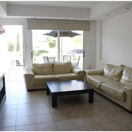 דירה Lovely 2 Bedroom Ground Floor *