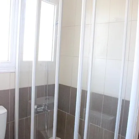 Lovely 2 Bedroom Ground Floor 아파트 파라림니